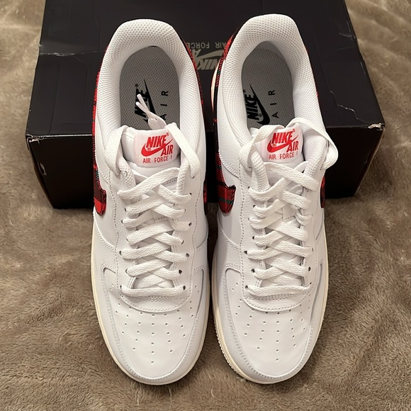 New mens size 10.5 Nike AIR FORCE 1 ‘07 LV8 Limited Edition pattern. - Picture 2 of 6